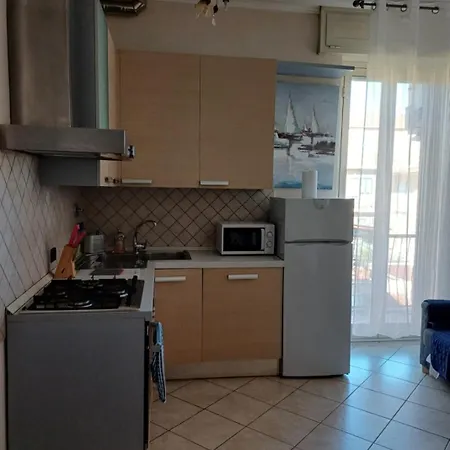Pretty Little Apartment-3